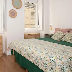 https://charming-1-bedroom-apartment-w-terrace-near-belem.hotels-lisbon-portugal.com
